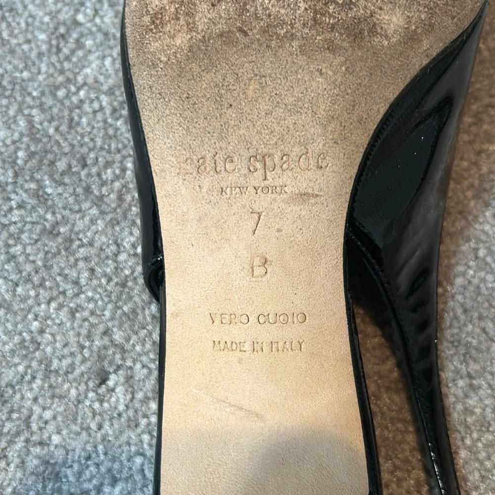 Kate Spade Black Slingback Heels with signature bow & logo. Original box. Size 7 - Picture 6 of 7